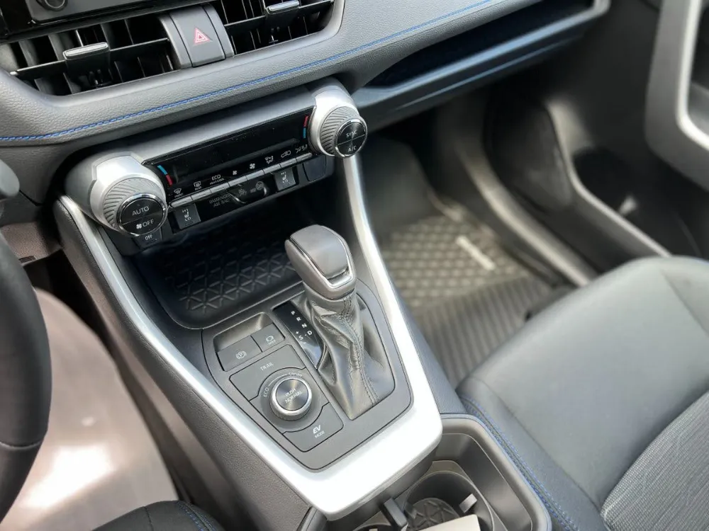 2022 Toyota RAV4 Hybrid SE Cavalry Blue 9